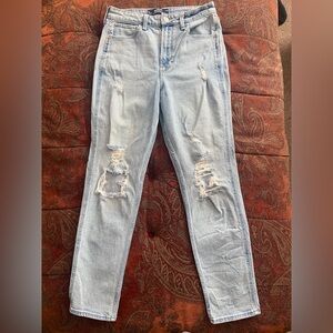 Hollister ultra high rise mom jean 6/28 regular